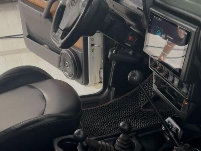 Белый ВАЗ 21214, объемом двигателя 1.7 л и пробегом 120 тыс. км за 7000 $, фото 5 на Automoto.ua