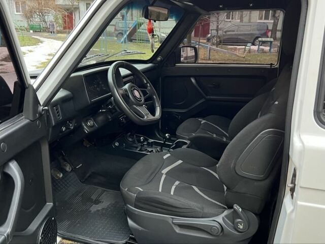 Белый ВАЗ 21214, объемом двигателя 1.6 л и пробегом 150 тыс. км за 3300 $, фото 2 на Automoto.ua