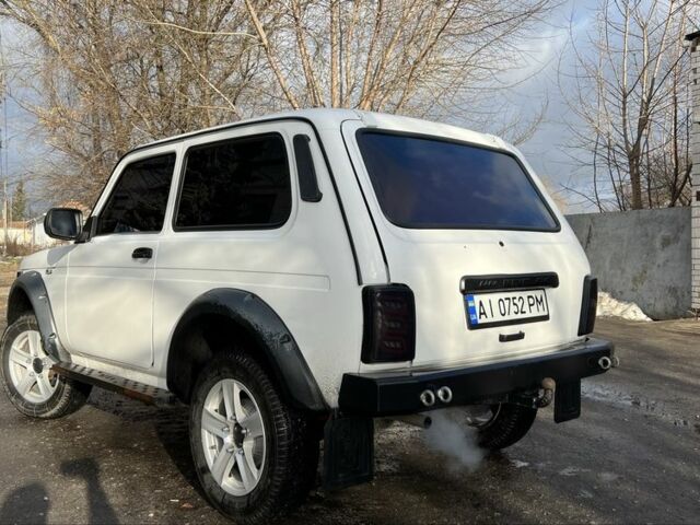 Белый ВАЗ 21214, объемом двигателя 1.6 л и пробегом 150 тыс. км за 3300 $, фото 4 на Automoto.ua