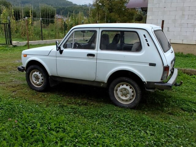 Белый ВАЗ 21214, объемом двигателя 1.7 л и пробегом 65 тыс. км за 1850 $, фото 4 на Automoto.ua