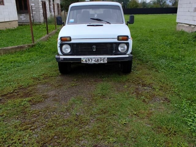 Белый ВАЗ 21214, объемом двигателя 1.7 л и пробегом 65 тыс. км за 1850 $, фото 1 на Automoto.ua