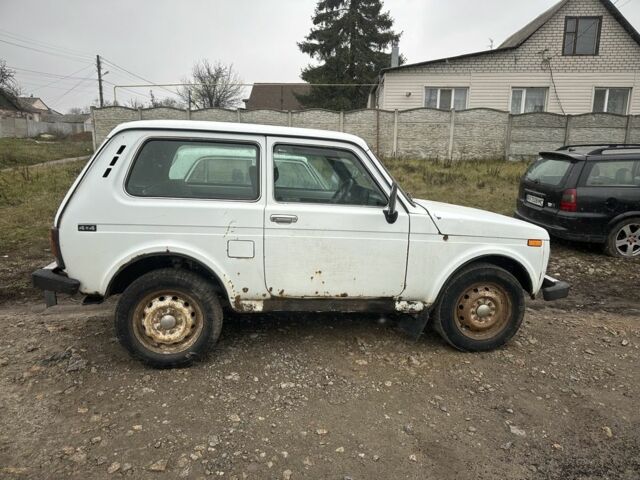 Белый ВАЗ 21214, объемом двигателя 1.7 л и пробегом 258 тыс. км за 1550 $, фото 5 на Automoto.ua