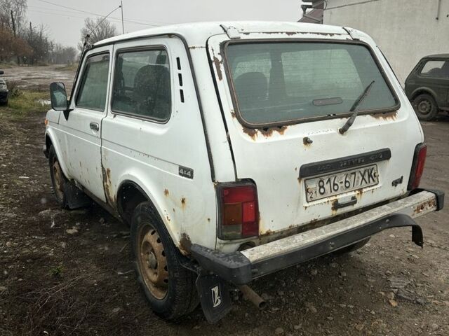 Белый ВАЗ 21214, объемом двигателя 1.7 л и пробегом 258 тыс. км за 1550 $, фото 3 на Automoto.ua