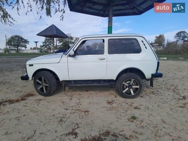 ВАЗ 21214 2003 у Березань на Automoto.ua Білий ВАЗ 21214, об'ємом двигуна 1.7 л та пробігом 55 тис. км за 2600 $, фото 6 на Automoto.ua
