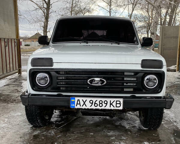 Белый ВАЗ 21214, объемом двигателя 1.7 л и пробегом 87 тыс. км за 6400 $, фото 1 на Automoto.ua