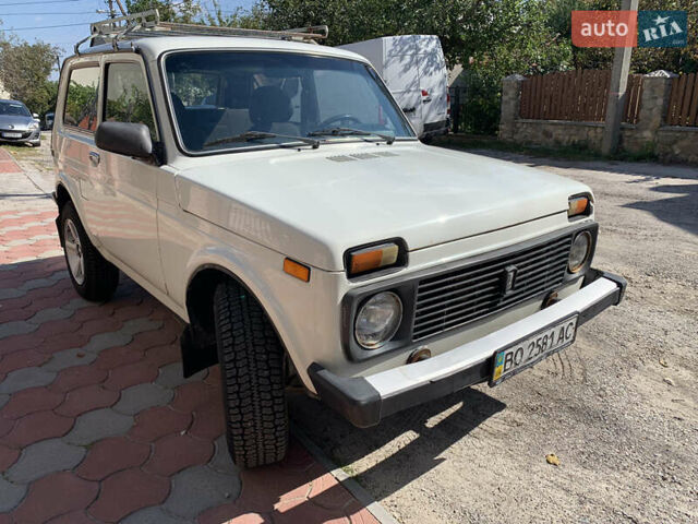 Белый ВАЗ 21214, объемом двигателя 1.69 л и пробегом 114 тыс. км за 3300 $, фото 2 на Automoto.ua