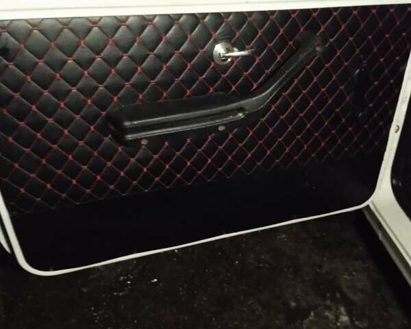 Белый ВАЗ 21214, объемом двигателя 1.7 л и пробегом 280 тыс. км за 2700 $, фото 6 на Automoto.ua