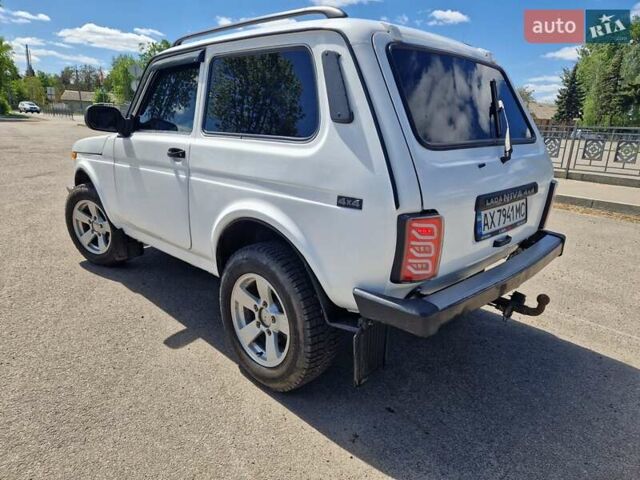 Белый ВАЗ 21214, объемом двигателя 1.7 л и пробегом 170 тыс. км за 3600 $, фото 4 на Automoto.ua
