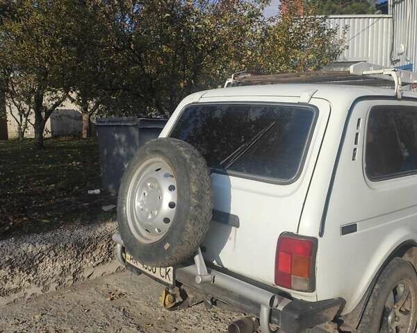 Белый ВАЗ 21214, объемом двигателя 1.7 л и пробегом 182 тыс. км за 3300 $, фото 1 на Automoto.ua