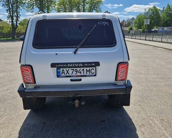 Белый ВАЗ 21214, объемом двигателя 1.7 л и пробегом 170 тыс. км за 3600 $, фото 3 на Automoto.ua
