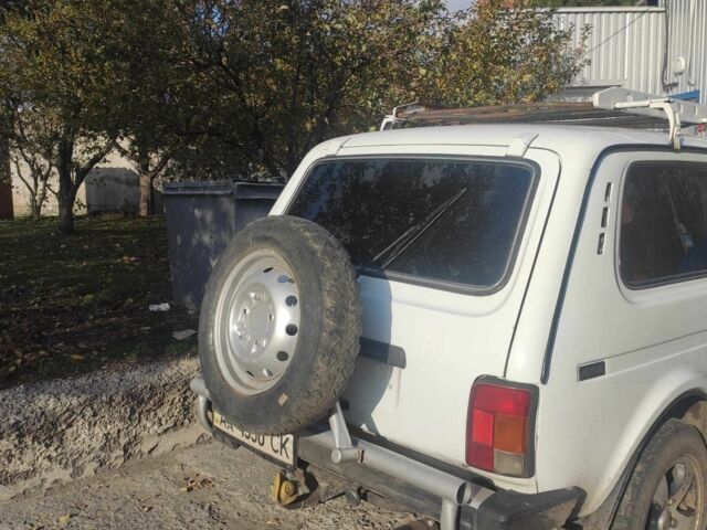 Белый ВАЗ 21214, объемом двигателя 1.7 л и пробегом 182 тыс. км за 3300 $, фото 2 на Automoto.ua