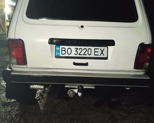 Белый ВАЗ 21214, объемом двигателя 1.7 л и пробегом 280 тыс. км за 2700 $, фото 2 на Automoto.ua