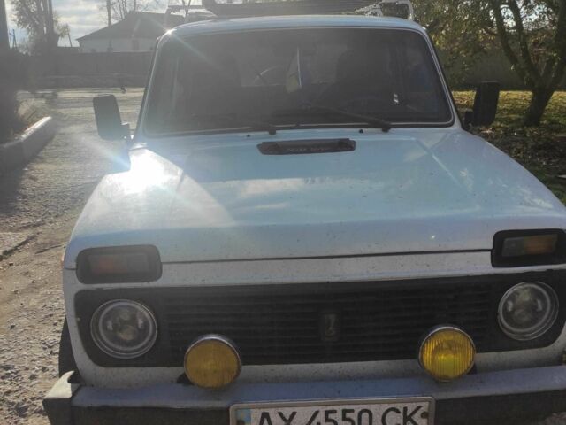 Белый ВАЗ 21214, объемом двигателя 1.7 л и пробегом 182 тыс. км за 3300 $, фото 3 на Automoto.ua