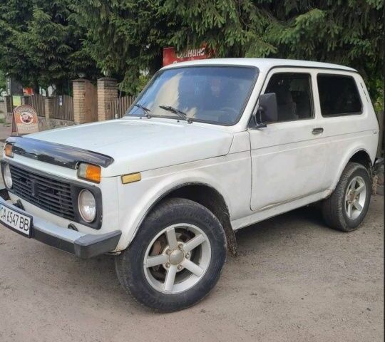 Белый ВАЗ 21214, объемом двигателя 0 л и пробегом 217 тыс. км за 2500 $, фото 2 на Automoto.ua