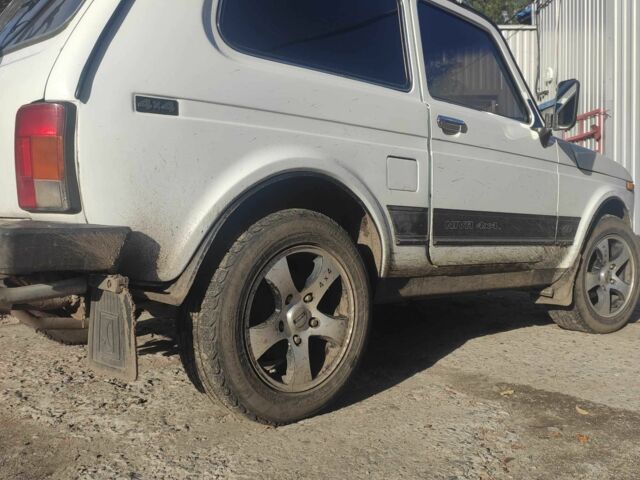 Белый ВАЗ 21214, объемом двигателя 1.7 л и пробегом 182 тыс. км за 3300 $, фото 1 на Automoto.ua