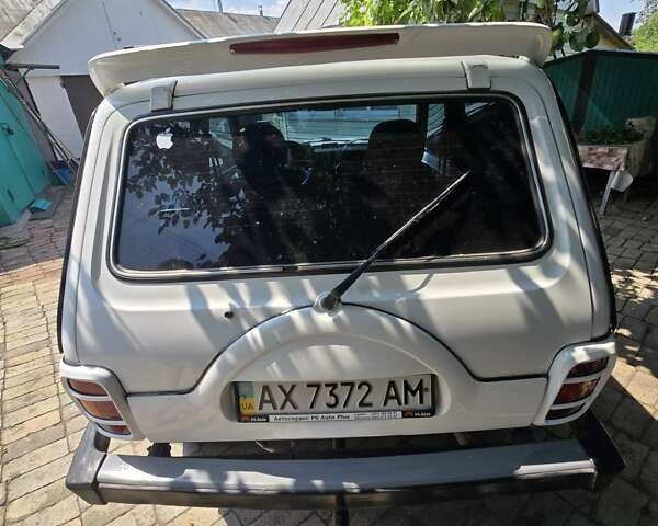 Белый ВАЗ 21214, объемом двигателя 0 л и пробегом 174 тыс. км за 4200 $, фото 6 на Automoto.ua