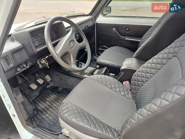 Білий ВАЗ 21214, об'ємом двигуна 1.7 л та пробігом 100 тис. км за 6500 $, фото 2 на Automoto.ua