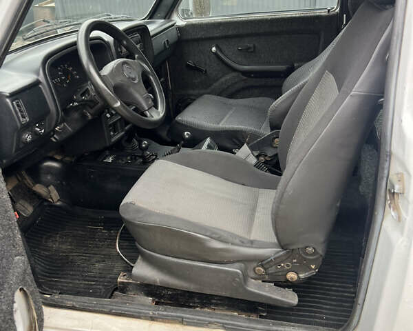 Білий ВАЗ 21214, об'ємом двигуна 1.7 л та пробігом 200 тис. км за 3200 $, фото 4 на Automoto.ua