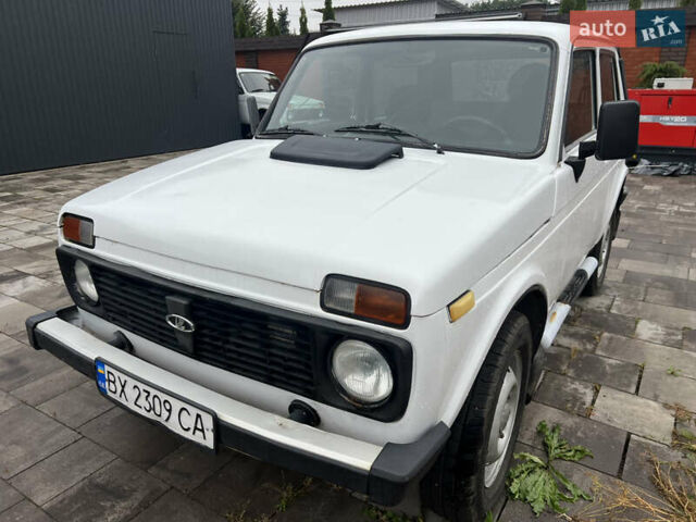 Білий ВАЗ 21214, об'ємом двигуна 1.7 л та пробігом 200 тис. км за 3200 $, фото 1 на Automoto.ua