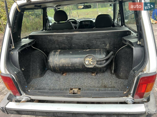 Білий ВАЗ 21214, об'ємом двигуна 1.7 л та пробігом 200 тис. км за 3200 $, фото 6 на Automoto.ua