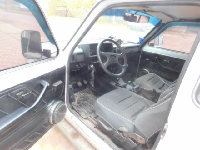 Белый ВАЗ 21214, объемом двигателя 1.7 л и пробегом 89 тыс. км за 2600 $, фото 10 на Automoto.ua