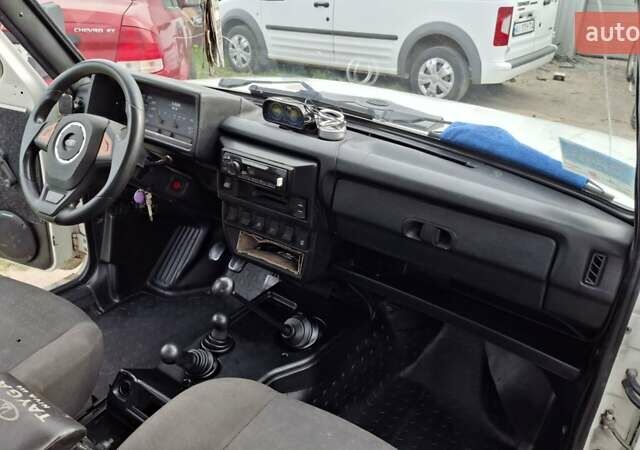 Білий ВАЗ 21214, об'ємом двигуна 1.7 л та пробігом 214 тис. км за 3200 $, фото 9 на Automoto.ua