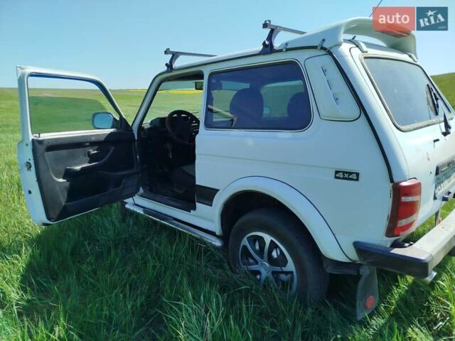 Белый ВАЗ 21214, объемом двигателя 1.7 л и пробегом 105 тыс. км за 3800 $, фото 7 на Automoto.ua