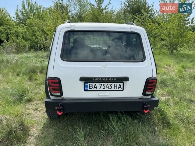 Белый ВАЗ 21214, объемом двигателя 1.9 л и пробегом 38 тыс. км за 8888 $, фото 39 на Automoto.ua