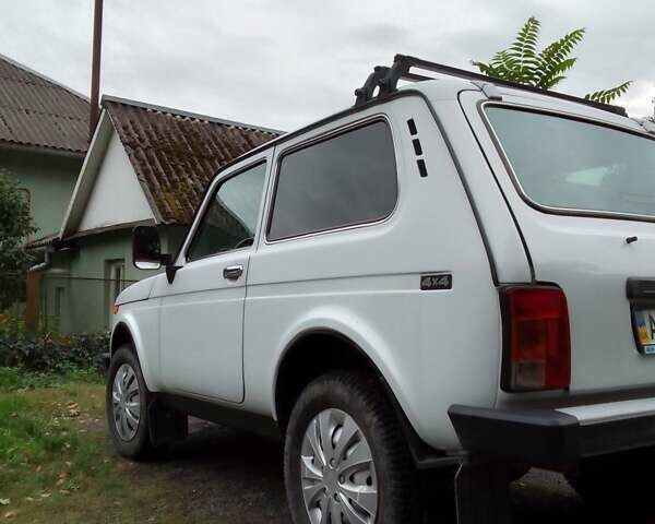 Белый ВАЗ 21214, объемом двигателя 1.7 л и пробегом 41 тыс. км за 5100 $, фото 1 на Automoto.ua