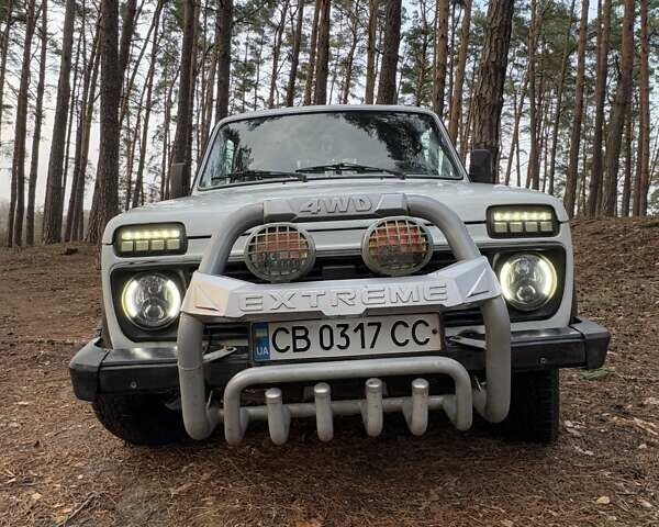 Белый ВАЗ 21214, объемом двигателя 1.7 л и пробегом 162 тыс. км за 3300 $, фото 1 на Automoto.ua