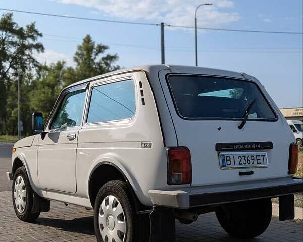 Белый ВАЗ 21214, объемом двигателя 1.7 л и пробегом 106 тыс. км за 2799 $, фото 4 на Automoto.ua