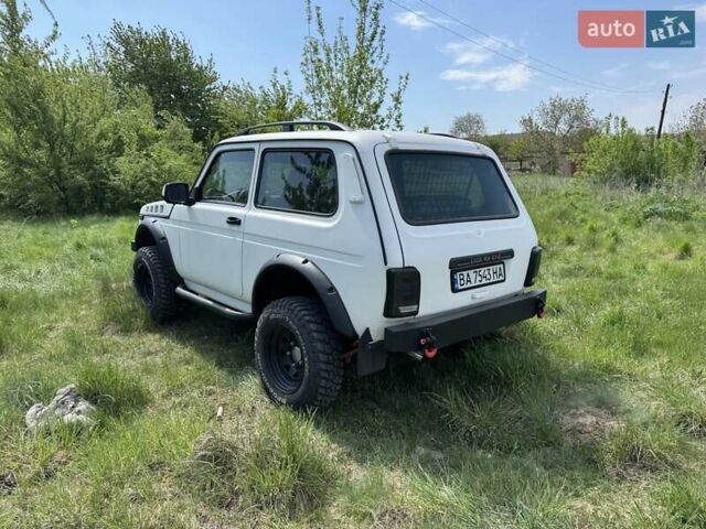 Белый ВАЗ 21214, объемом двигателя 1.9 л и пробегом 38 тыс. км за 8888 $, фото 7 на Automoto.ua