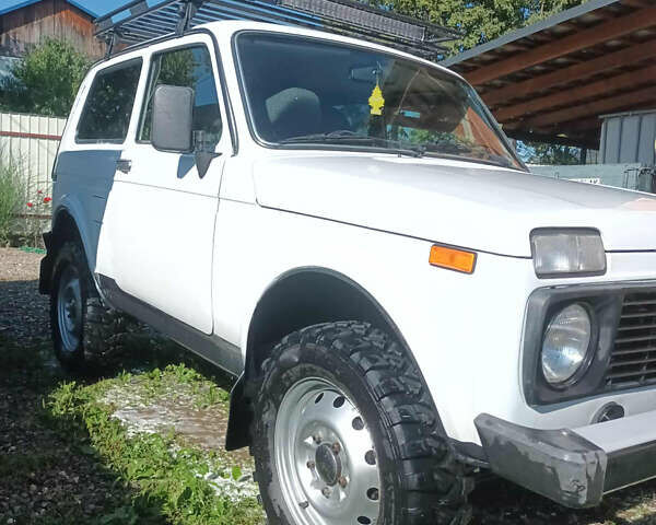 Белый ВАЗ 21214, объемом двигателя 1.69 л и пробегом 80 тыс. км за 4700 $, фото 3 на Automoto.ua