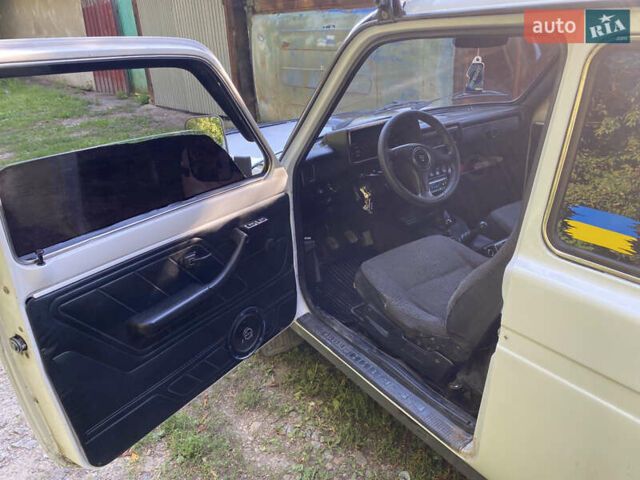 Білий ВАЗ 21214, об'ємом двигуна 1.7 л та пробігом 263 тис. км за 3700 $, фото 4 на Automoto.ua