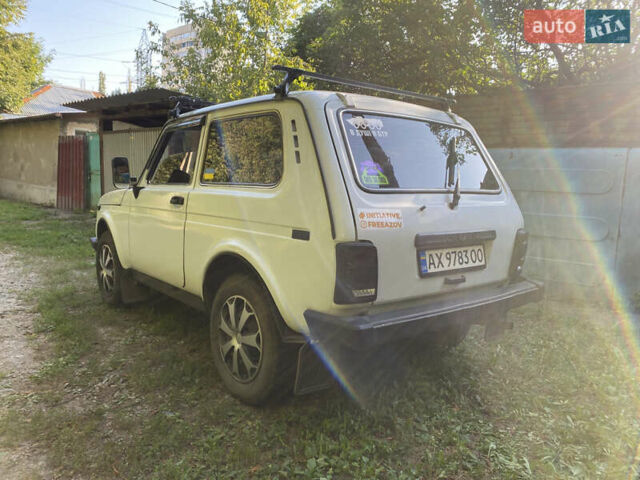 Білий ВАЗ 21214, об'ємом двигуна 1.7 л та пробігом 263 тис. км за 3700 $, фото 1 на Automoto.ua