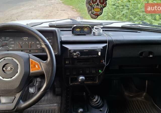 Білий ВАЗ 21214, об'ємом двигуна 1.7 л та пробігом 214 тис. км за 3200 $, фото 13 на Automoto.ua