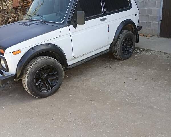 Білий ВАЗ 21214, об'ємом двигуна 1.7 л та пробігом 674 тис. км за 3700 $, фото 2 на Automoto.ua
