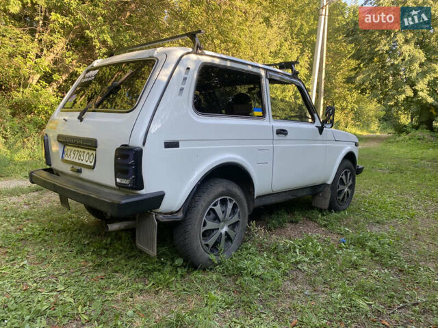 Білий ВАЗ 21214, об'ємом двигуна 1.7 л та пробігом 263 тис. км за 3700 $, фото 2 на Automoto.ua