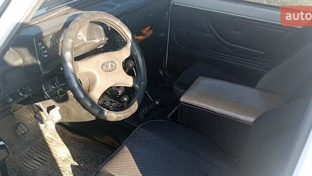 Белый ВАЗ 21214, объемом двигателя 1.7 л и пробегом 166 тыс. км за 3300 $, фото 3 на Automoto.ua