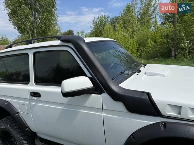 Белый ВАЗ 21214, объемом двигателя 1.9 л и пробегом 38 тыс. км за 8888 $, фото 11 на Automoto.ua
