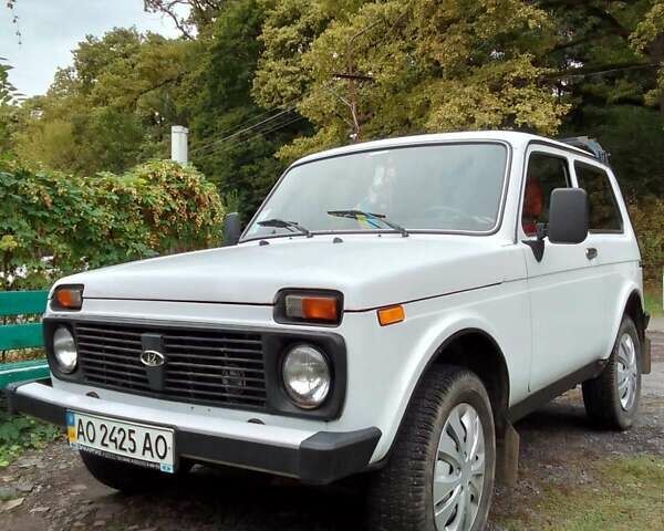 Белый ВАЗ 21214, объемом двигателя 1.7 л и пробегом 41 тыс. км за 5100 $, фото 2 на Automoto.ua