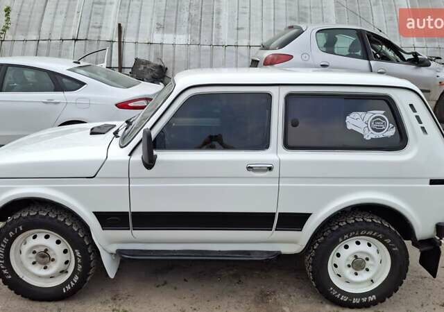 Білий ВАЗ 21214, об'ємом двигуна 1.7 л та пробігом 214 тис. км за 3200 $, фото 4 на Automoto.ua