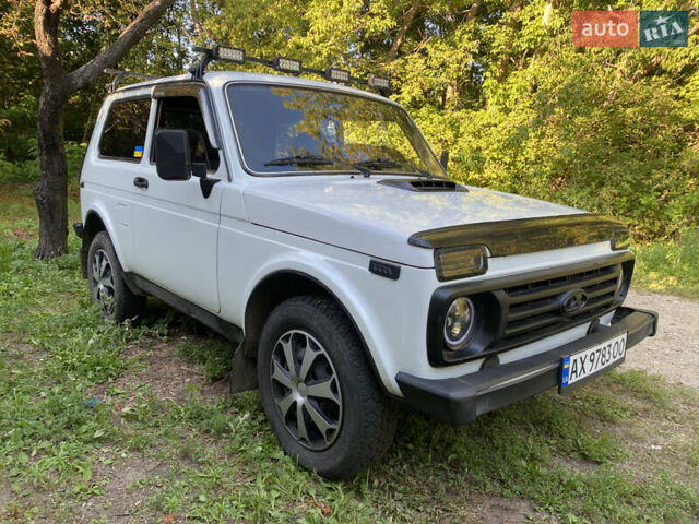 Білий ВАЗ 21214, об'ємом двигуна 1.7 л та пробігом 263 тис. км за 3700 $, фото 3 на Automoto.ua