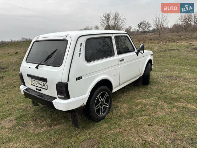 Білий ВАЗ 21214, об'ємом двигуна 1.7 л та пробігом 145 тис. км за 3700 $, фото 4 на Automoto.ua