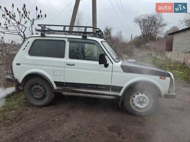 Білий ВАЗ 21214, об'ємом двигуна 1.69 л та пробігом 180 тис. км за 3400 $, фото 1 на Automoto.ua