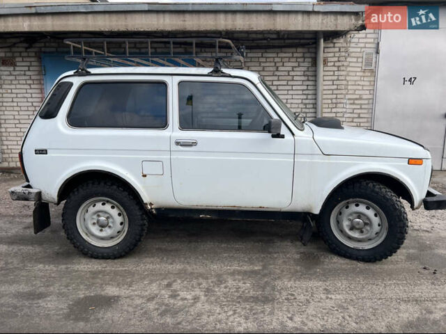 Белый ВАЗ 21214, объемом двигателя 1.69 л и пробегом 92 тыс. км за 3700 $, фото 2 на Automoto.ua