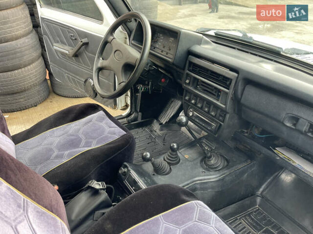 Белый ВАЗ 21214, объемом двигателя 1.69 л и пробегом 168 тыс. км за 3100 $, фото 4 на Automoto.ua