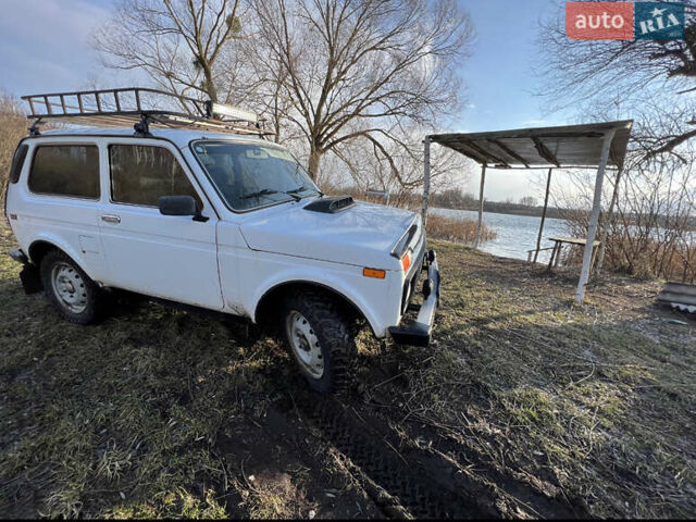 Белый ВАЗ 21214, объемом двигателя 1.69 л и пробегом 92 тыс. км за 3700 $, фото 8 на Automoto.ua