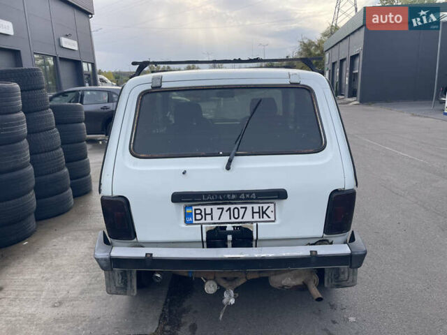 Белый ВАЗ 21214, объемом двигателя 1.69 л и пробегом 168 тыс. км за 3100 $, фото 2 на Automoto.ua