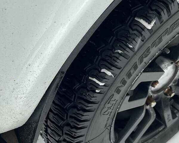 Білий ВАЗ 21214, об'ємом двигуна 0 л та пробігом 179 тис. км за 5100 $, фото 3 на Automoto.ua